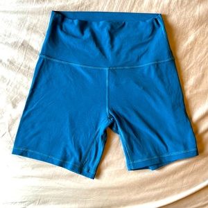 Align Short 6” - size 6